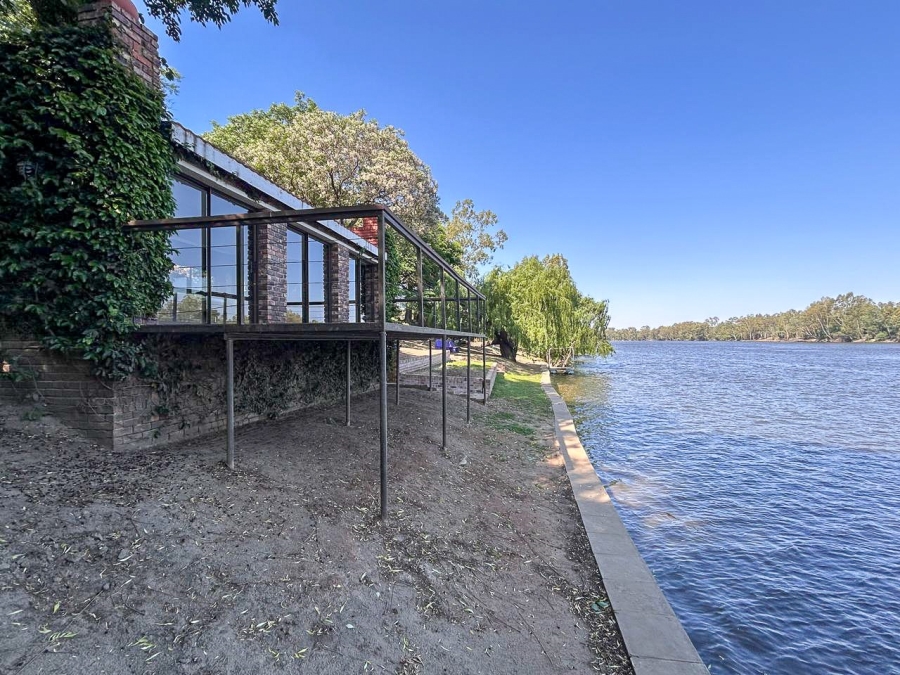 4 Bedroom Property for Sale in Lindequesdrif North West